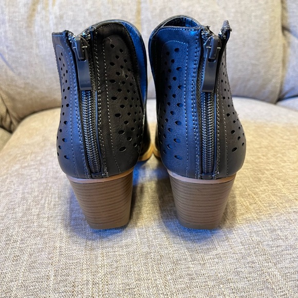 Booties - Picture 3 of 6